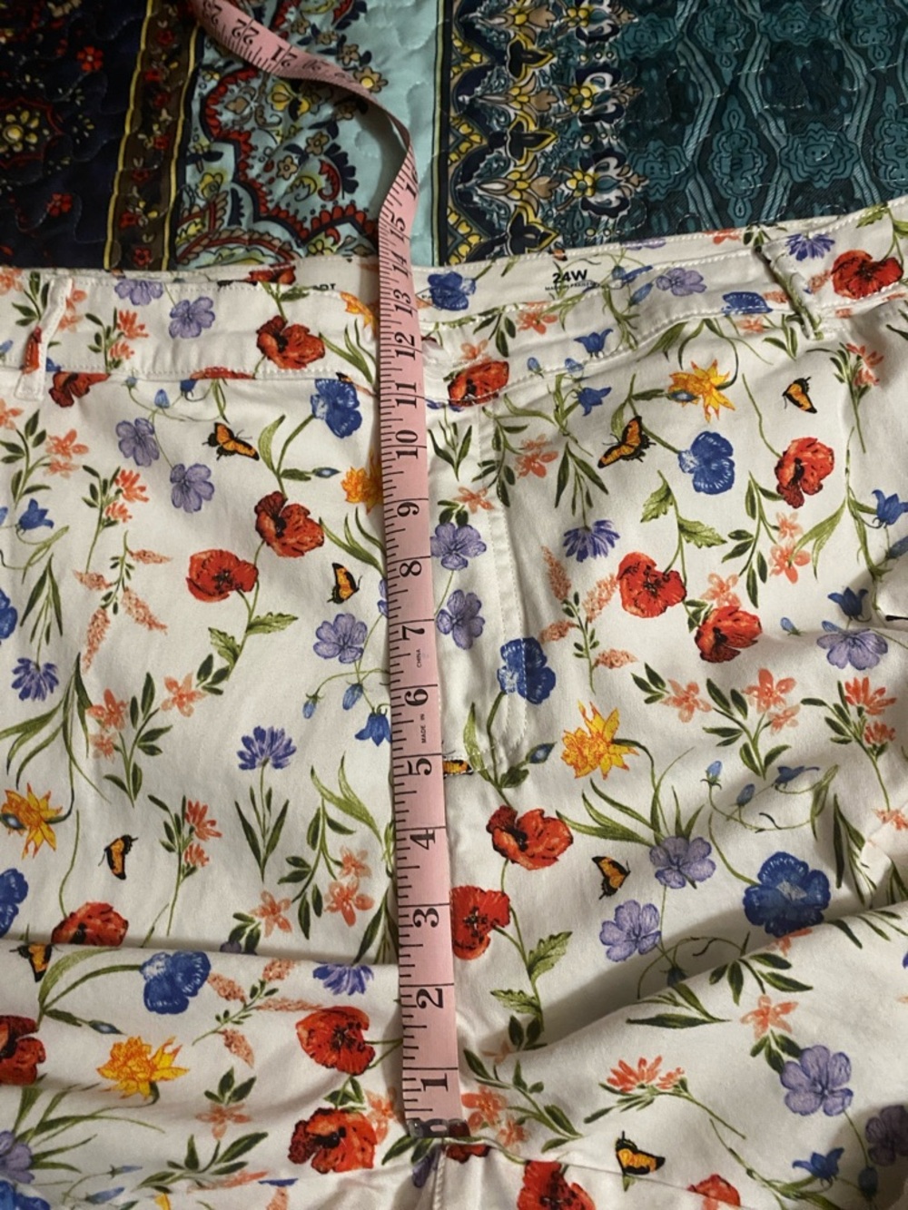 St. John’s Bay Womens Floral Cotton capris - Picture 6 of 8